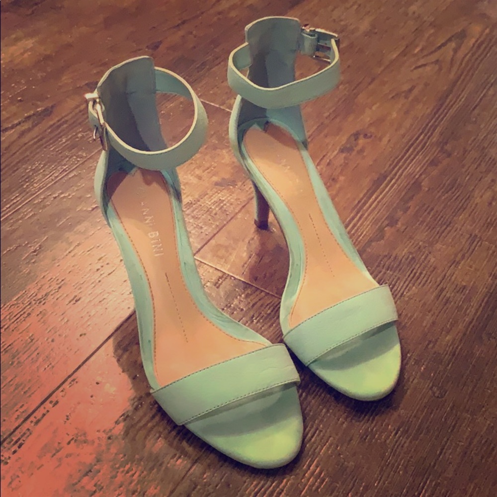 Gianni Bini mint heels